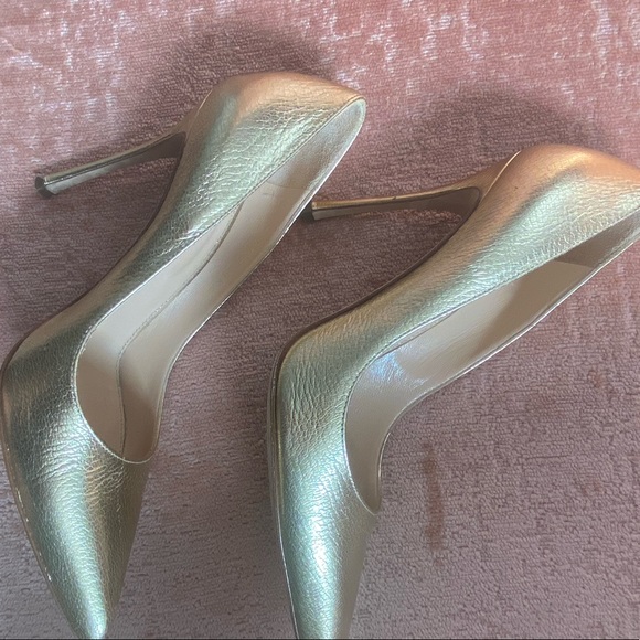 Sergio Rossi Gold Leather Pump - Picture 7 of 7